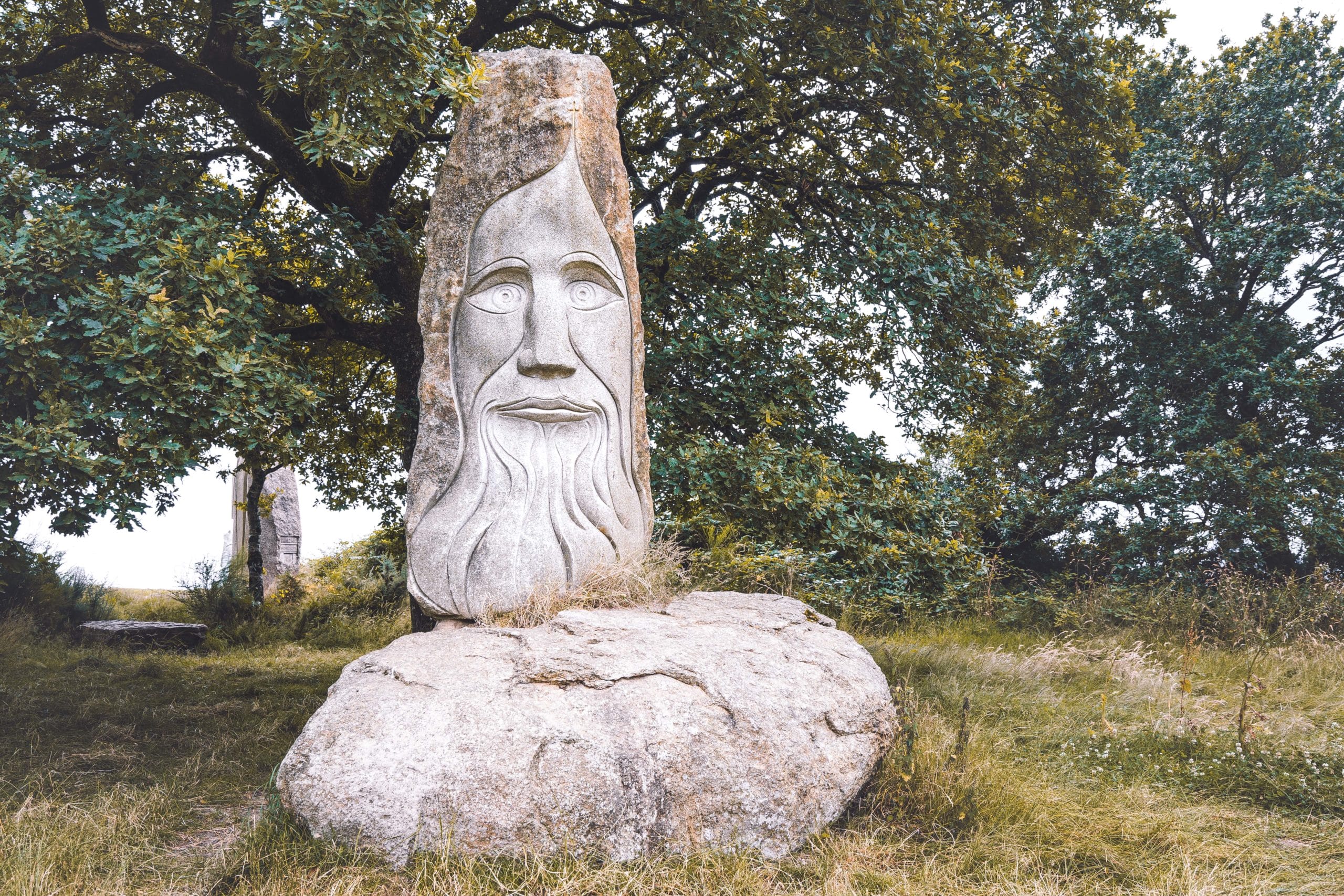 vallée des saints statues bretagne