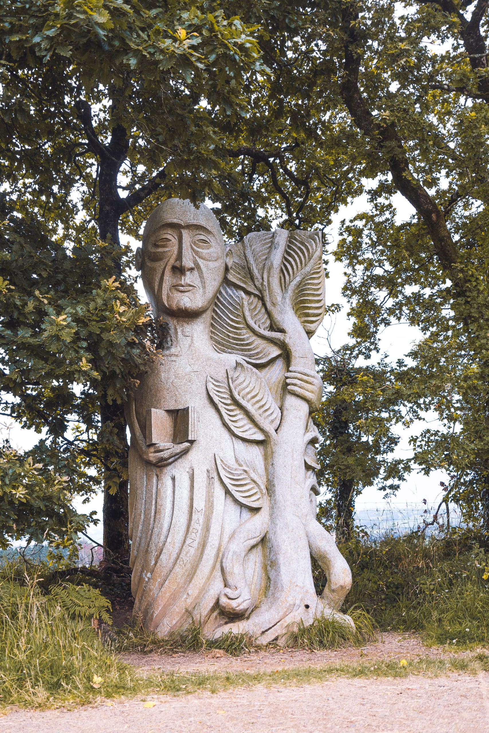 vallée des saints statues bretagne saint marzin