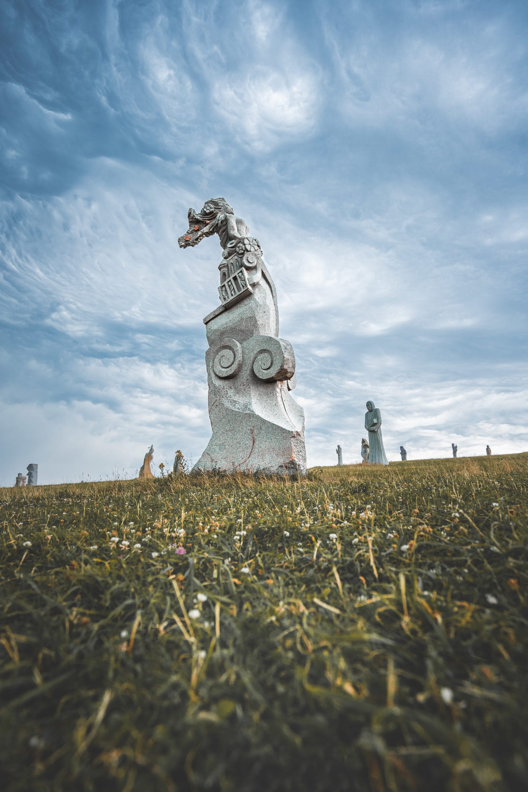 vallée des saints statues bretagne