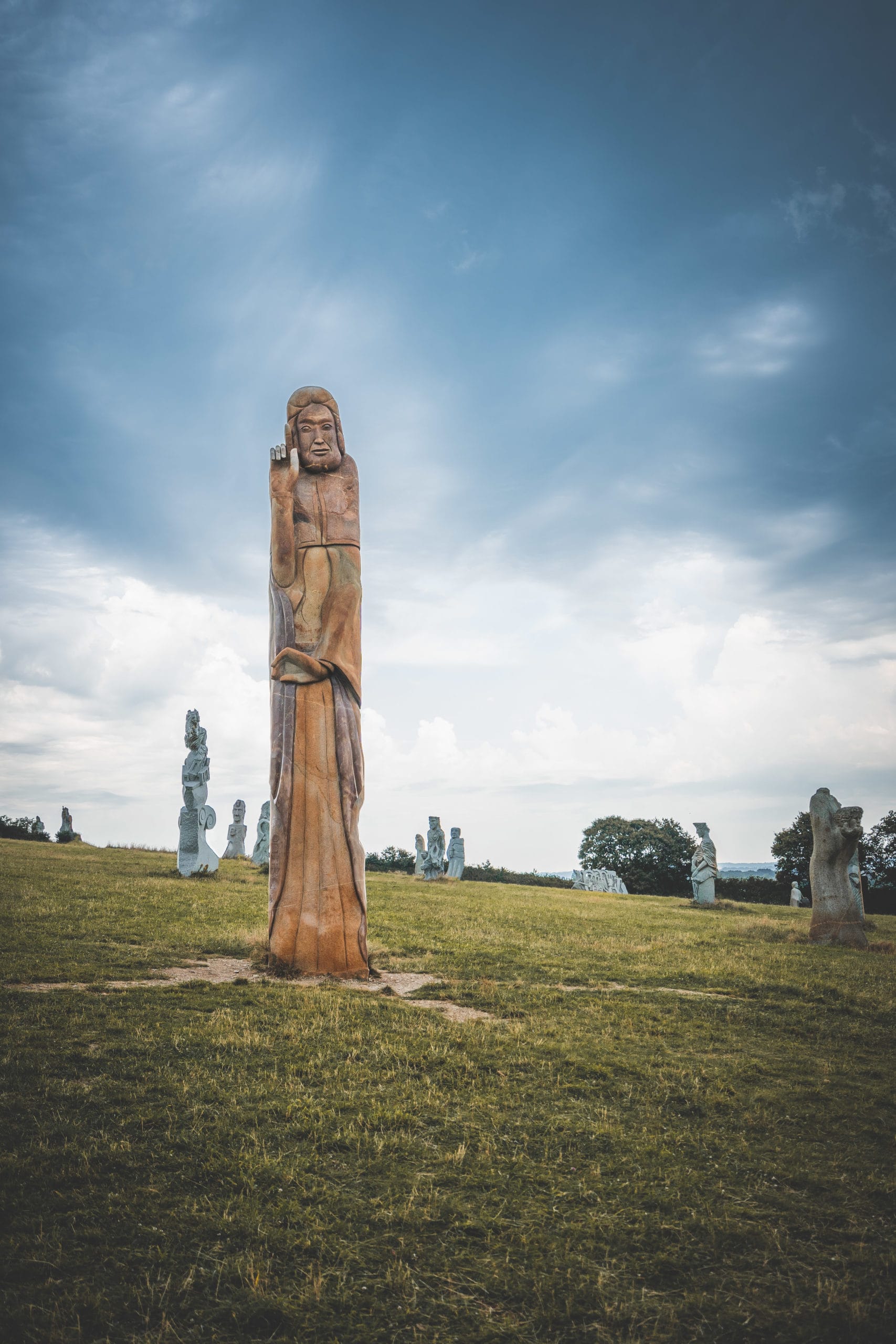 vallée des saints statues bretagne