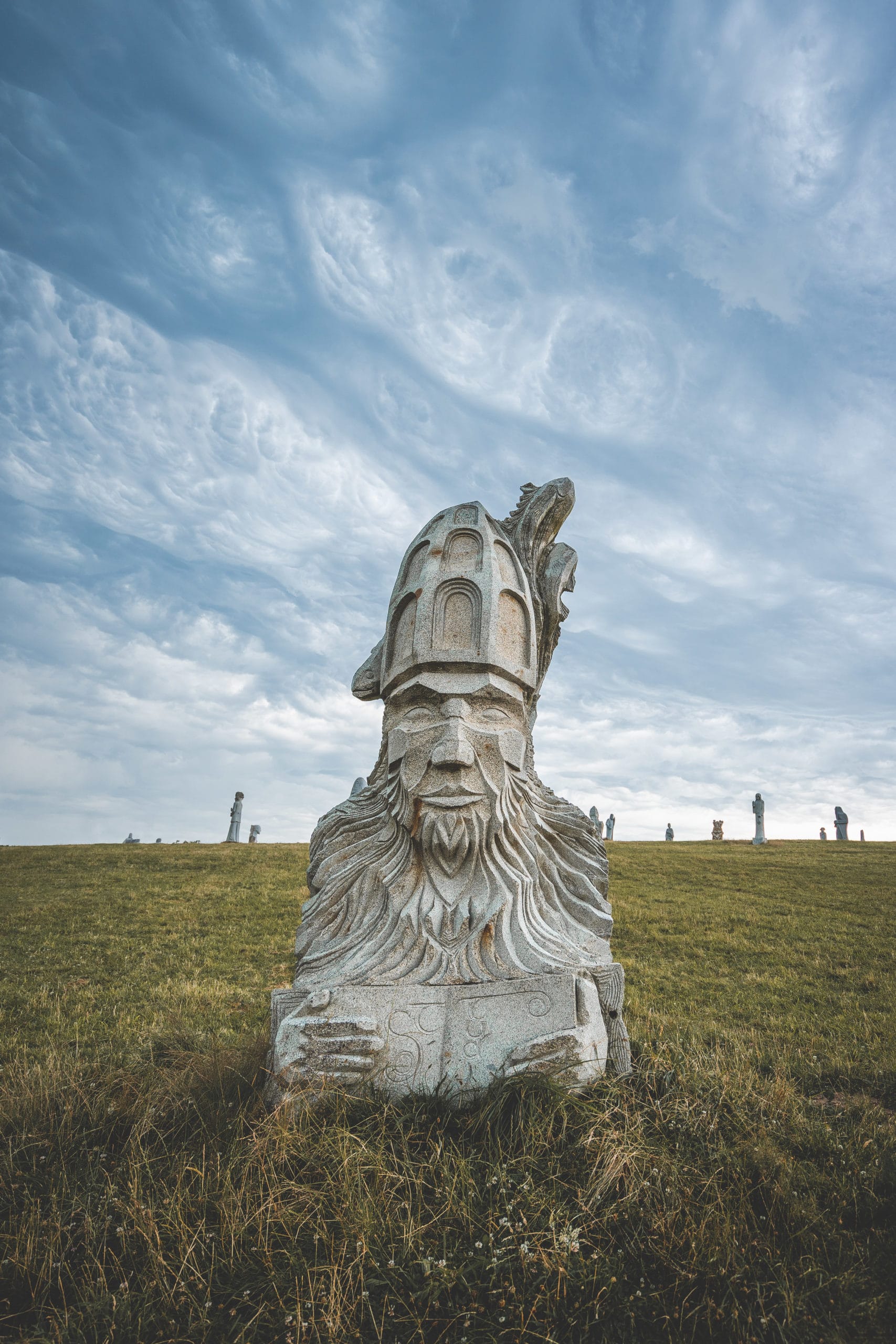 vallée des saints statues bretagne