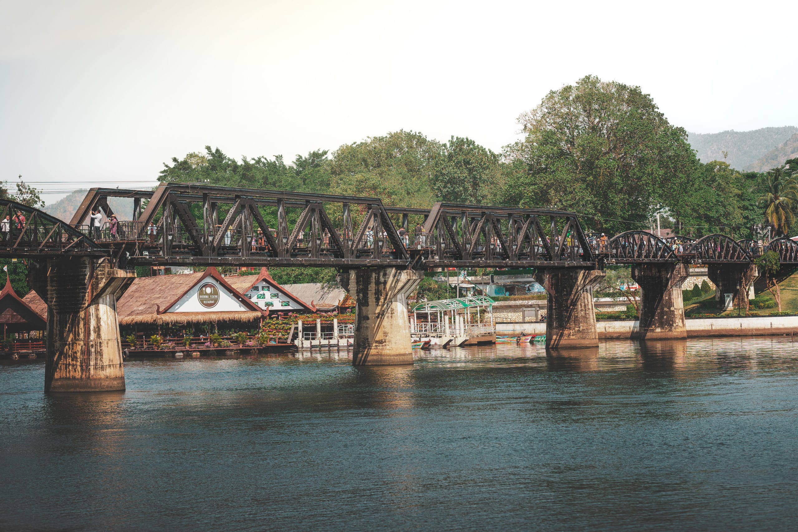 pont sur la rivière kwai kanchanaburi thailande