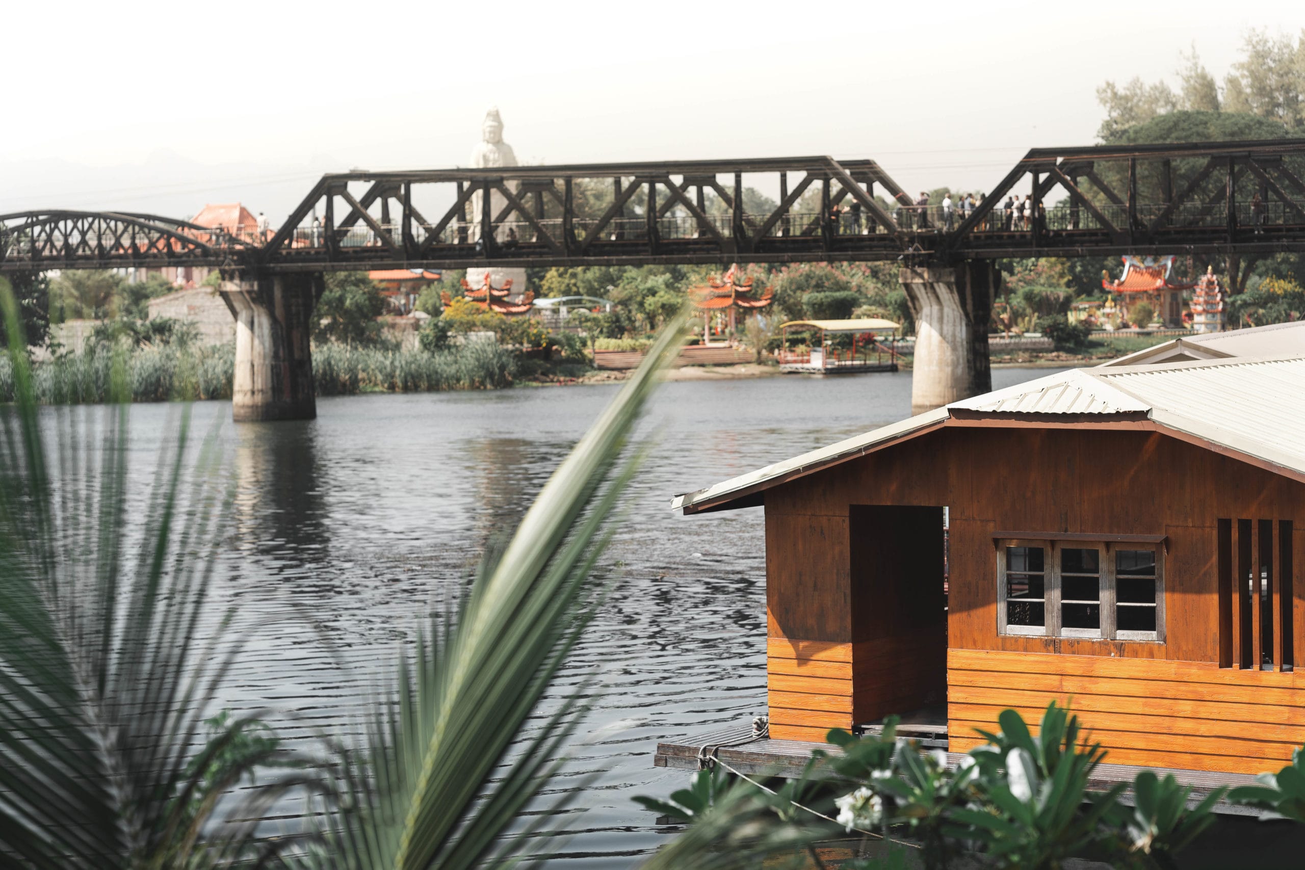 pont de la rivière kwai kanchanaburi jeath war museum vue